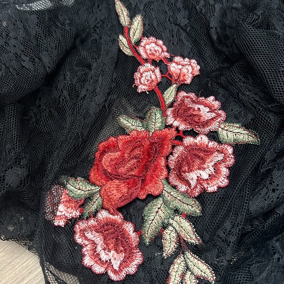 The Line Of Style Floral Lace Kimono Medium - Picture 7 of 7